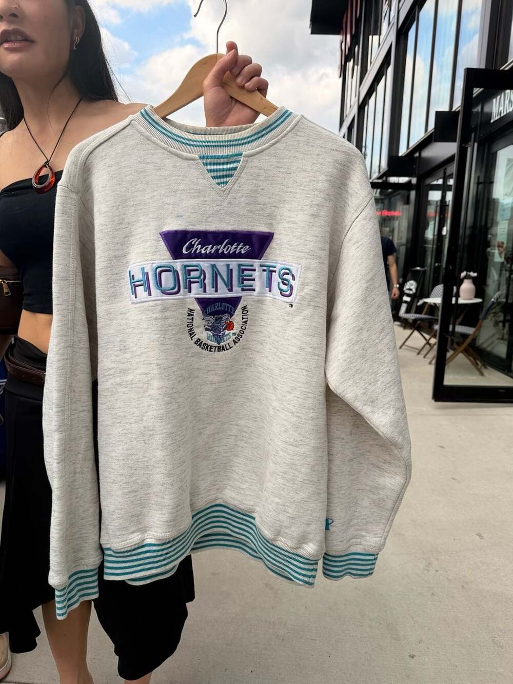 Vintage Logo Athletic Charlotte Hornets NBA Crewneck Sweatshirt Grey Size L